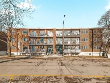 Apartment Montreal QC 97907423