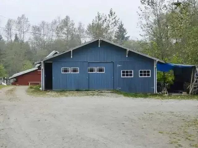 Apartment Maple Ridge BC 105467375