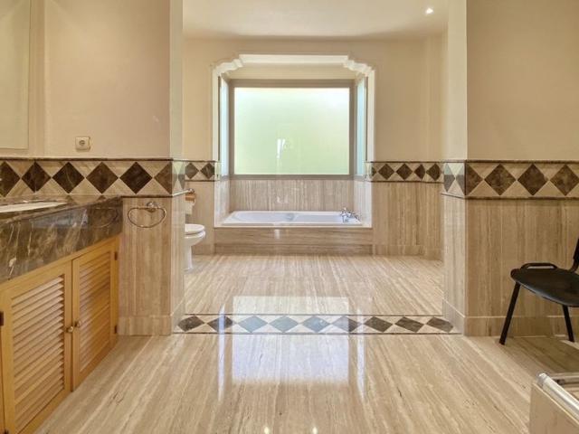 Apartment Middle Floor in Estepona