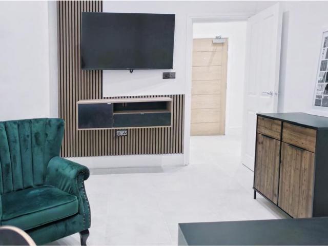 Apartment, Mill Street, Bradford 1 bed apartment to rent £750 pcm £173 pw