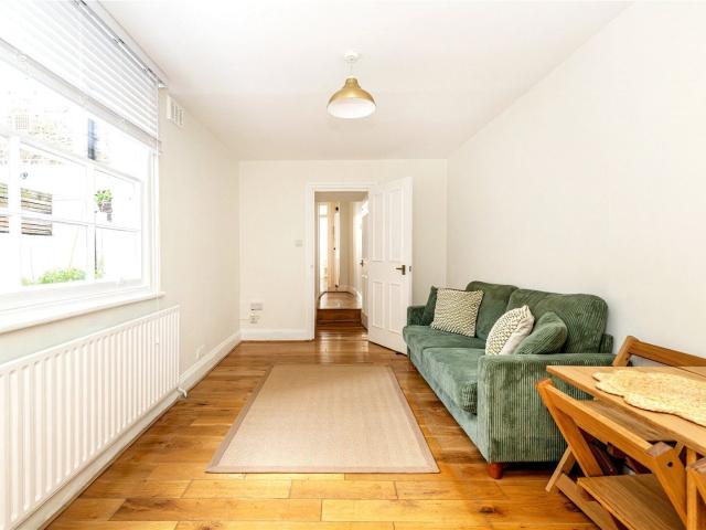 apartment North Pole Road London