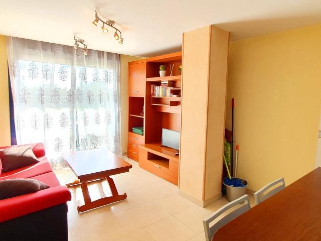 Apartment next to town center 100 meters from the beach. Rent until June. | Ref: HJ148 | Inmobiliaria Denirent