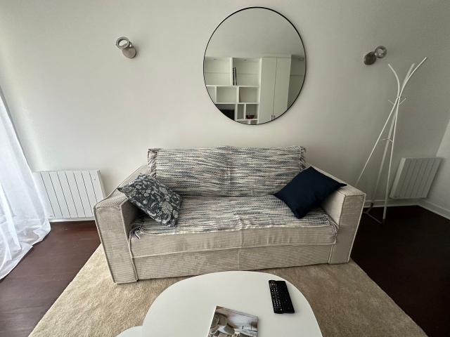 Apartment near the Arc de Triomphe and the Champs Elysées, the Ternes district, Parc Monceau, Paris Amsterdam Apartments for Rent