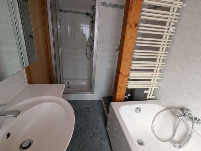 Apartment near the forest in a quiet neighborhood Panoramic windows 5 min to the highway downtown, Chemnitz Amsterdam Apartments for Rent