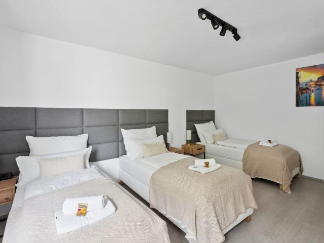 Apartment near Messe and Uniklinik Essen | WLAN| Waipu, Essen Amsterdam Apartments for Rent