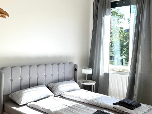 Apartment Savanna im historischen Stadtkern Linn in Krefeld, nähe Düsseldorf Messe, Aiport, Krefeld Amsterdam Apartments for Rent