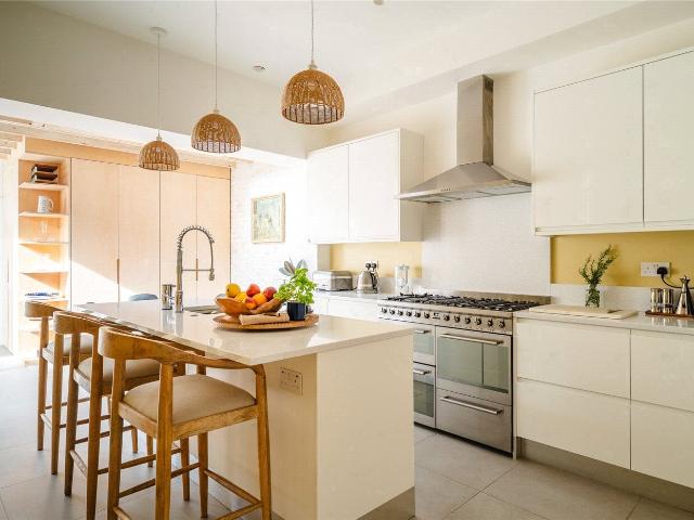 apartment Salford Road London