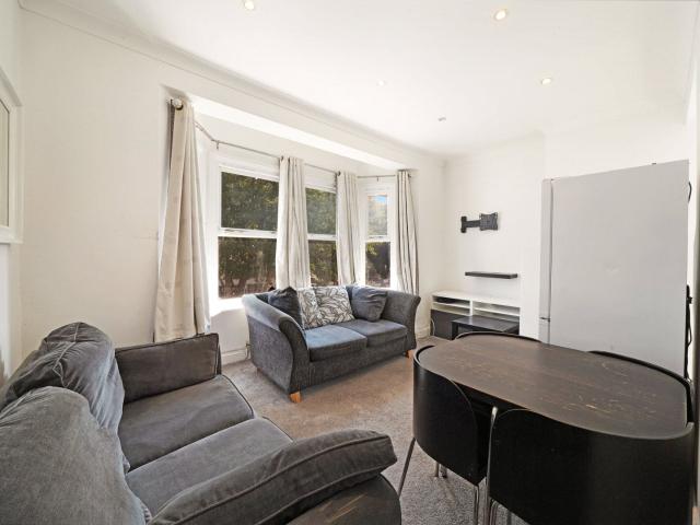 apartment St. Quintin Avenue London, United Kingdom