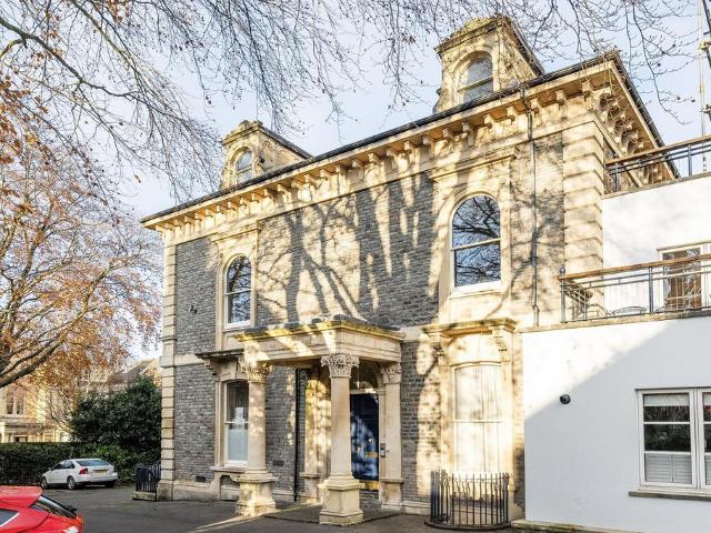 Parklands, Tyndalls Park Road, BS8 2 bed flat to rent £2,250 pcm £519 pw