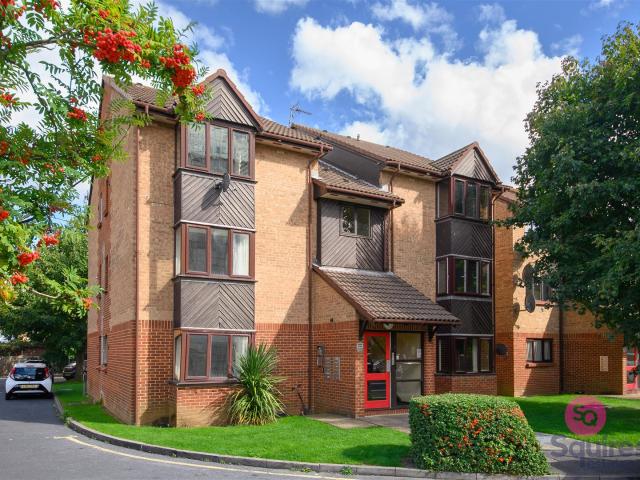 apartment Pasteur Close, London, NW9