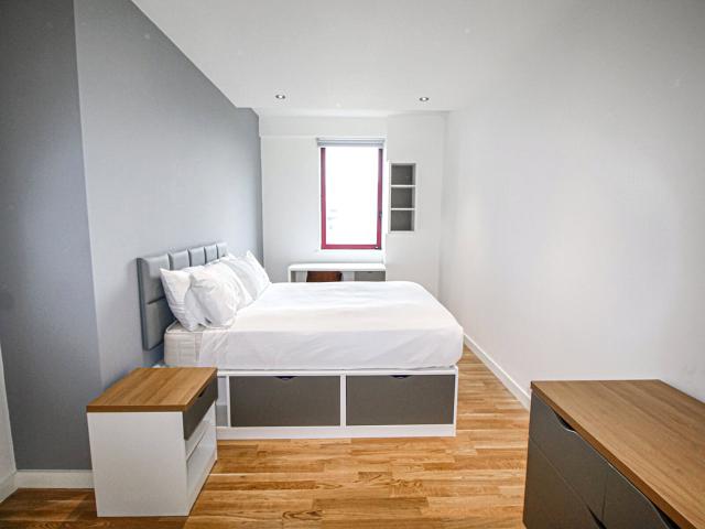 apartment Q One Residence, Wade Lane, Leeds, LS2 8DS, West Yorkshire, GB