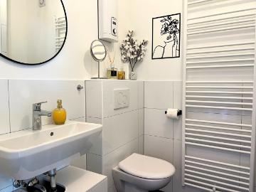 Apartment Ratingen: Balcony, Kitchen, Close to DÜ Messe & Airport, Ratingen Amsterdam Apartments for Rent