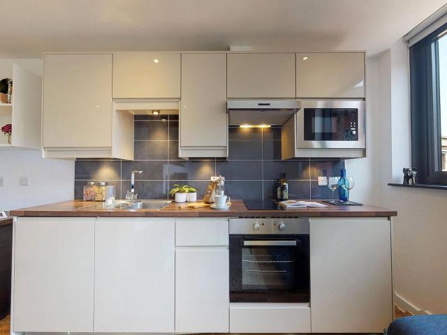 apartment Ribbon Residence, 11 Woodhouse Square, Leeds, LS3 1AD, West Yorkshire, GB