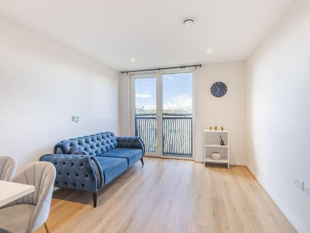 Apartment, Woods House, Gatliff. 1 bed apartment to rent £3,467 pcm £800 pw