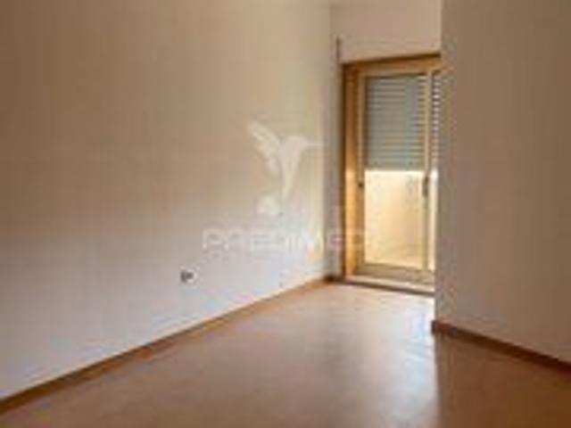 Apartment well located 2 bedrooms for rent Braga quiet area, kitchen, parking space, garage, balcony