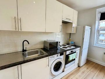 apartment West Hendon Broadway, London, NW9