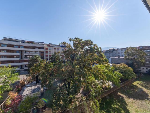 Apartment with 5 rooms on sale in Acacias 211 m² | dreamo. Ch