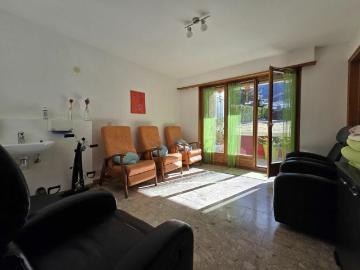 Premises of about 190m2 in the center of saxon, ideal medical office