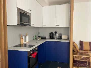 Apartment with 1 separate bedroom with elevator, quiet and well connected, 3 minutes from the metro Stalingrad Paris 19th, Paris Amsterdam Apartments for Rent