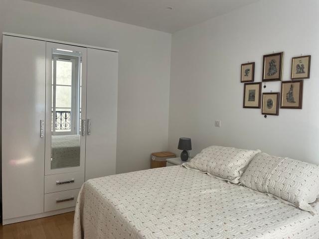 Apartment with 1 separate bedroom with elevator, quiet and well connected, 3 minutes from the metro Stalingrad Paris 19th, Paris Amsterdam Apartments for Rent