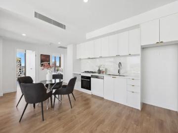 Adelaide, South Australia - Equipped kitchen