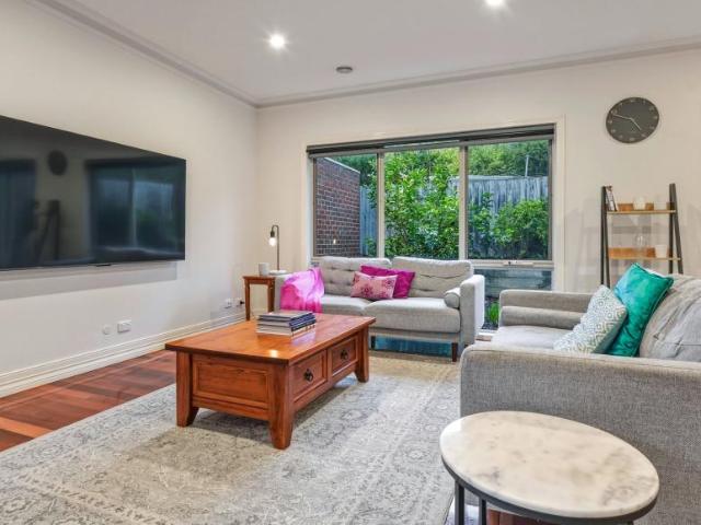 Apartment 2 Bedroom For Rent Blackburn VIC ES102758915