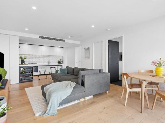 Apartment 2 Bedroom For Rent Hawthorn East VIC ES102760444