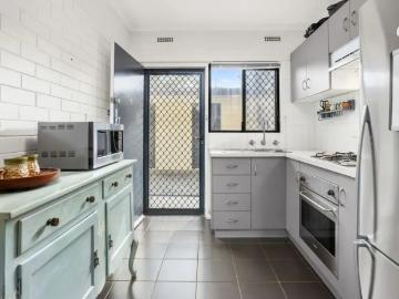 Apartment for sale in Hamilton Hill - Equipped kitchen