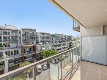 Mount Cottrell, Victoria - Balcony, Parking