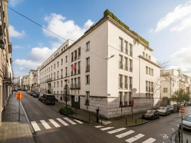 Apartment with 2 bedrooms and terrace on a prime location