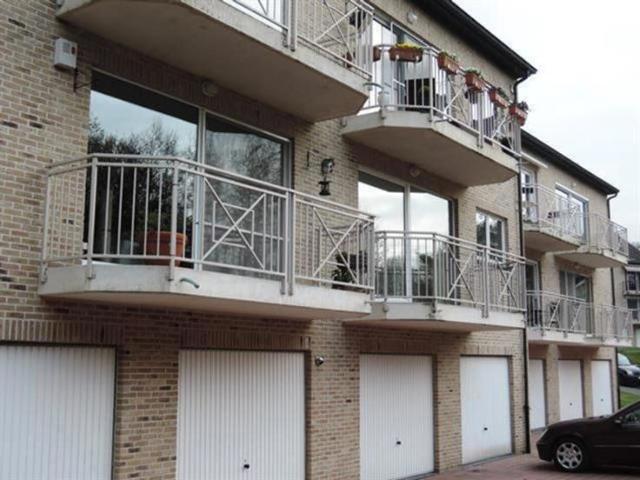 Apartment with 2 bedrooms and large garage