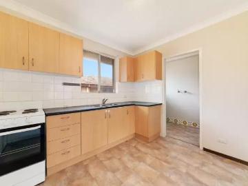 Apartment with 2 bedrooms, 1 bathroom & parking for 1 car