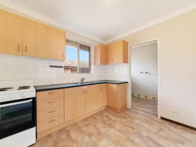 Apartment with 2 bedrooms, 1 bathroom & parking for 1 car