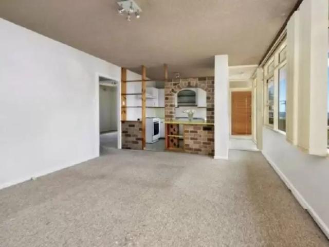 Apartment with 2 bedrooms, 1 bathroom & parking for 1 car