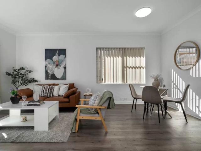 Apartment with 2 bedrooms, 1 bathroom & parking for 1 car