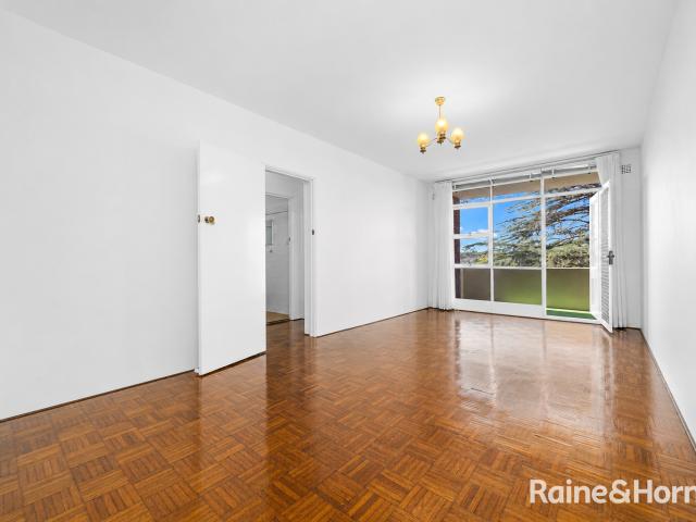 Apartment with 2 bedrooms, 1 bathroom & parking for 1 car