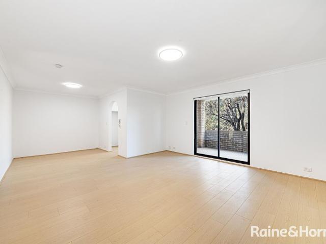Apartment with 2 bedrooms, 2 bathrooms & parking for 1 car