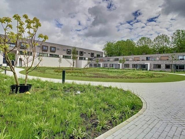 Apartment with 2 parkings on the golf course of Sterrebeek!