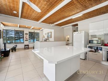 Apartment 3 Bedroom For Rent Sapphire Beach, ES102773802