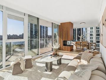 Apartment with terrace and pool
