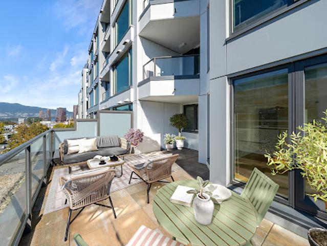 Apartment with terrace