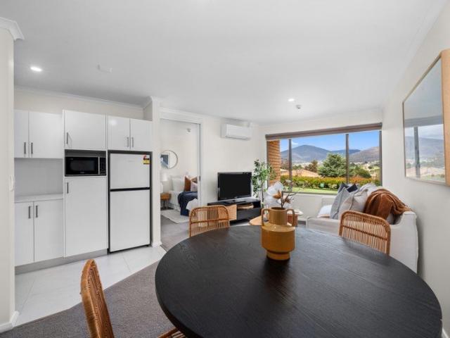Apartment with views over community gardens