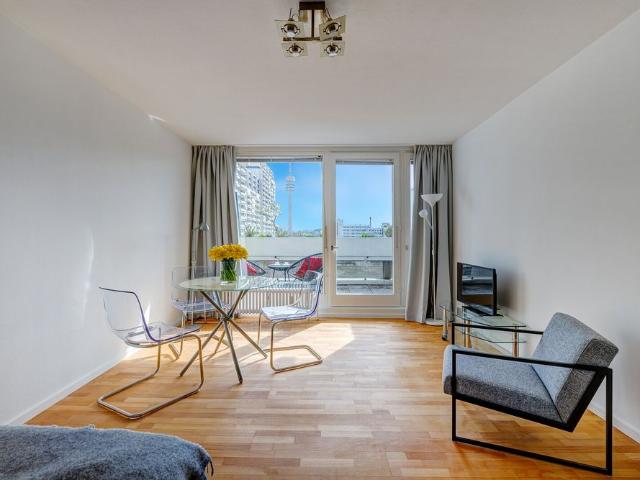 Apartment with a view of the Olympic Tower