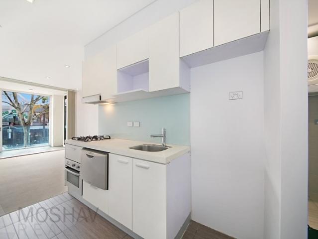 Apartment with Air conditioner at Neutral Bay junction