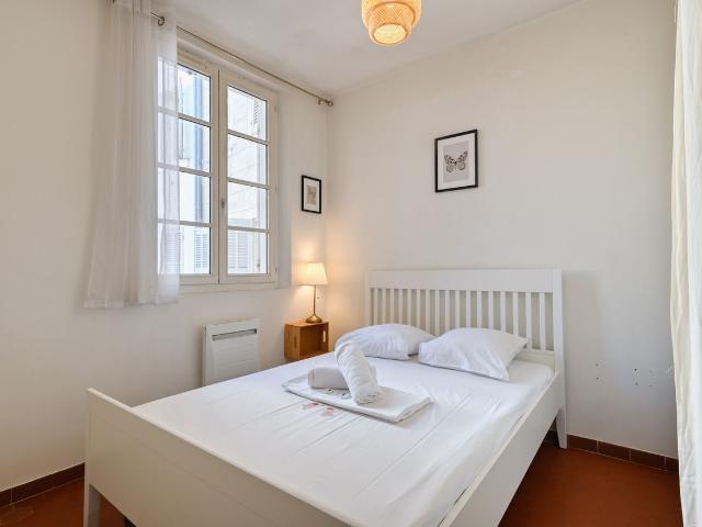 Apartment with balcony in a lively area of Marseille, Marseille Amsterdam Apartments for Rent