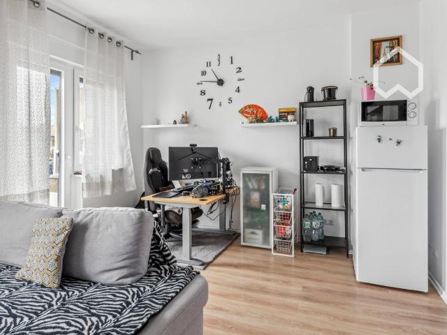 Apartment with Balcony in Reinickendorf, Berlin Amsterdam Apartments for Rent