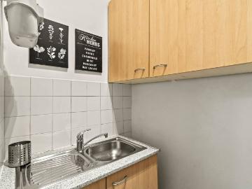 Apartment with Balcony | 1 Min to Metro, 15 Min to City Center | Perfect for Long Term Stays, Vienna Amsterdam Apartments for Rent