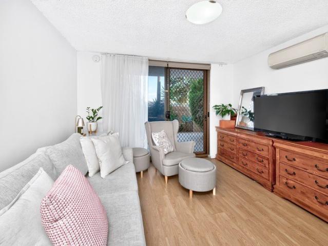 APARTMENT with COURTYARD