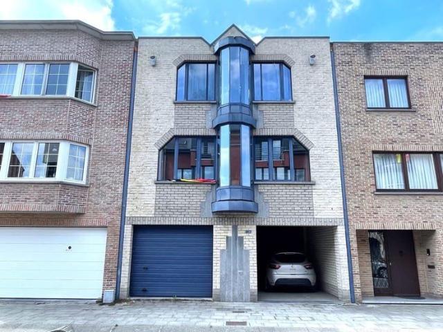 Apartment with garage