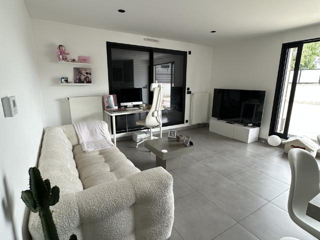 Apartment with Huge Terrace – Near Paris & Disney